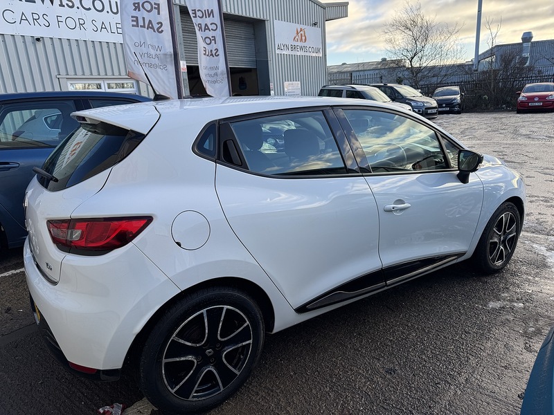 Renault 0.9 TCe Dynamique MediaNav Hatchback 5dr Petrol Manual Euro 5 (s/s) (90 ps)