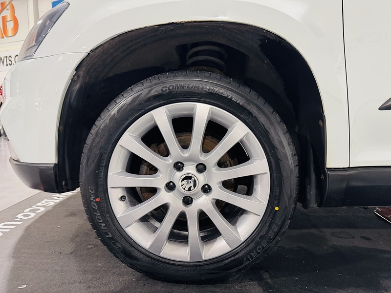 Skoda 2.0 TDI SE Outdoor 5dr Diesel DSG 4WD Euro 5 (140 ps)