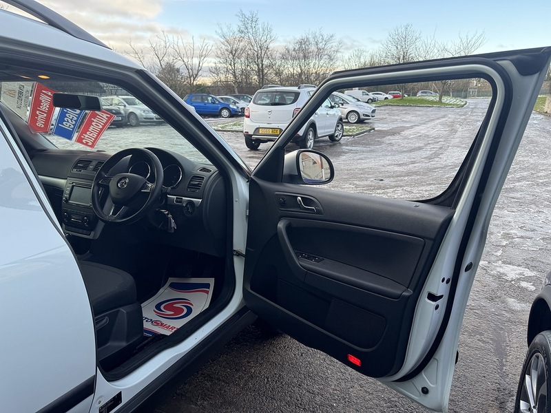 Skoda 2.0 TDI SE Outdoor 5dr Diesel DSG 4WD Euro 5 (140 ps)