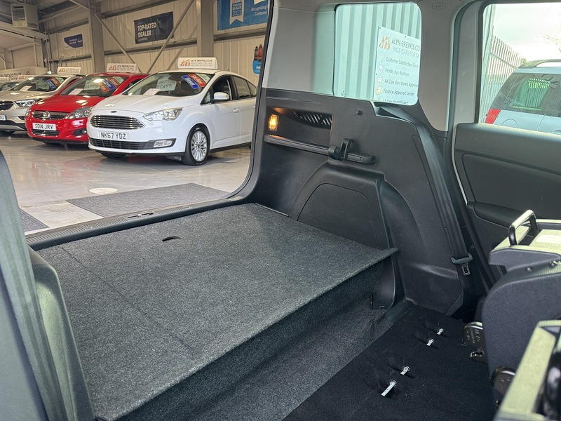 Skoda 2.0 TDI SE Outdoor 5dr Diesel DSG 4WD Euro 5 (140 ps)