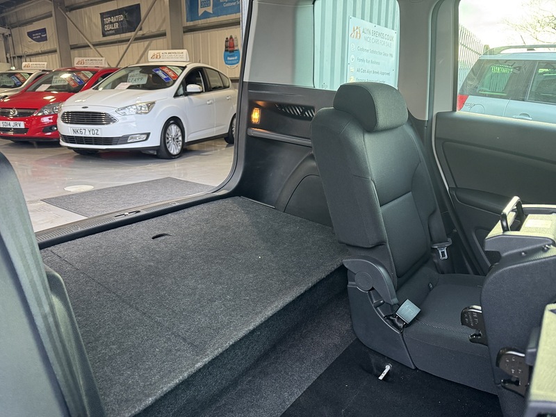 Skoda 2.0 TDI SE Outdoor 5dr Diesel DSG 4WD Euro 5 (140 ps)