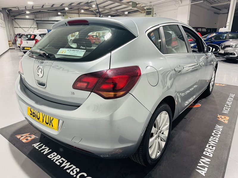 Vauxhall 1.6 16v SE Hatchback 5dr Petrol Manual Euro 5 (115 ps)