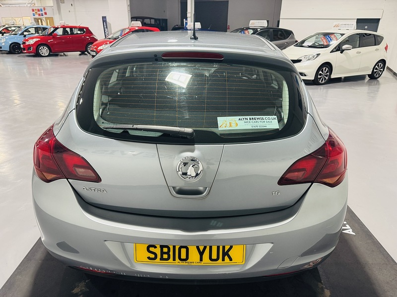 Vauxhall 1.6 16v SE Hatchback 5dr Petrol Manual Euro 5 (115 ps)