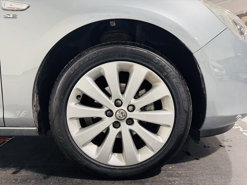 Vauxhall 1.6 16v SE Hatchback 5dr Petrol Manual Euro 5 (115 ps)