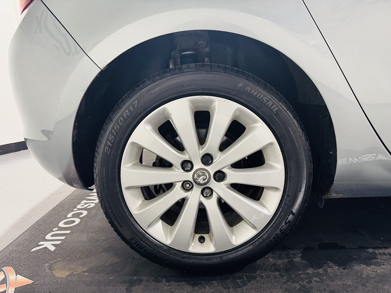 Vauxhall 1.6 16v SE Hatchback 5dr Petrol Manual Euro 5 (115 ps)