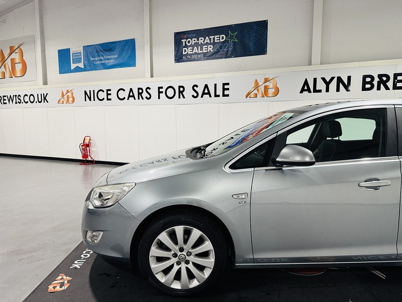 Vauxhall 1.6 16v SE Hatchback 5dr Petrol Manual Euro 5 (115 ps)