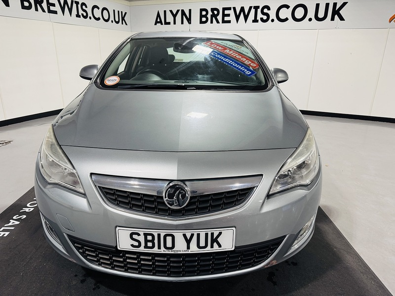 Vauxhall 1.6 16v SE Hatchback 5dr Petrol Manual Euro 5 (115 ps)