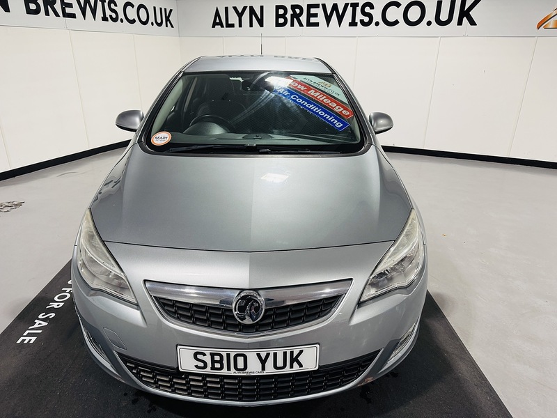 Vauxhall 1.6 16v SE Hatchback 5dr Petrol Manual Euro 5 (115 ps)