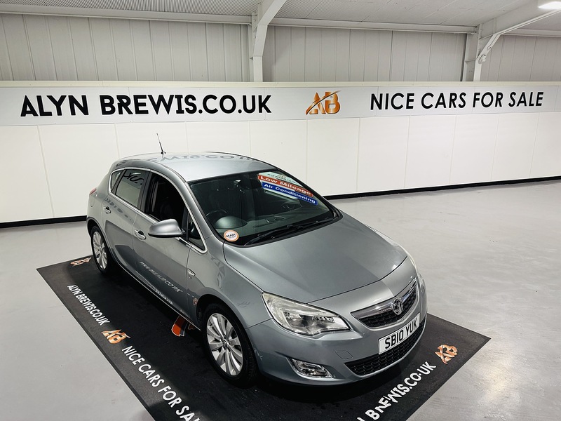 Vauxhall 1.6 16v SE Hatchback 5dr Petrol Manual Euro 5 (115 ps)