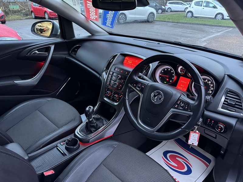 Vauxhall 1.6 16v SE Hatchback 5dr Petrol Manual Euro 5 (115 ps)