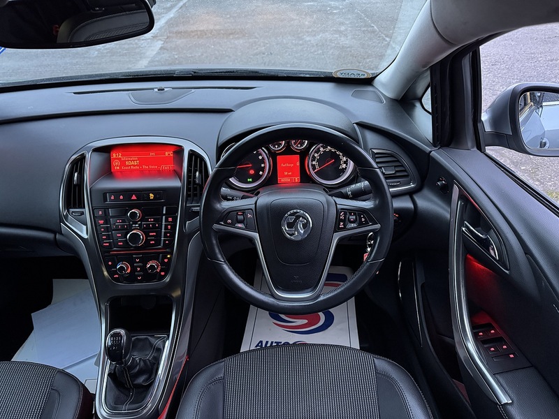 Vauxhall 1.6 16v SE Hatchback 5dr Petrol Manual Euro 5 (115 ps)