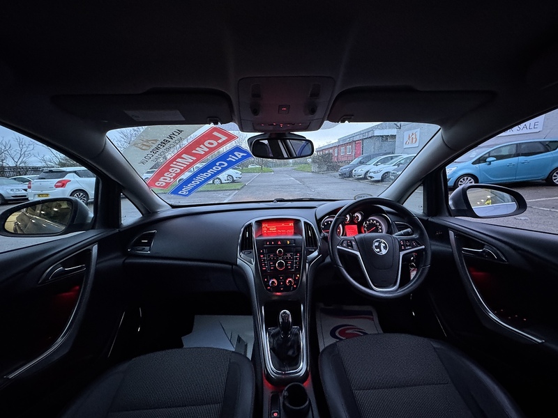 Vauxhall 1.6 16v SE Hatchback 5dr Petrol Manual Euro 5 (115 ps)