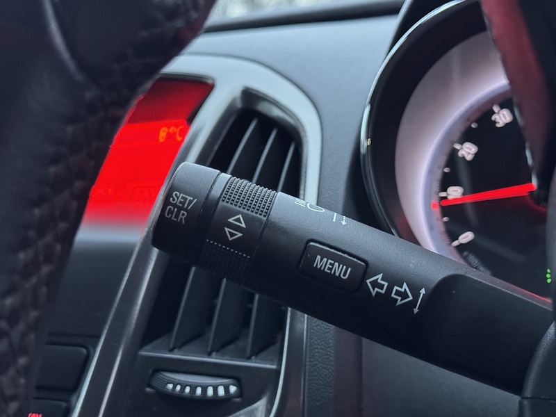 Vauxhall 1.6 16v SE Hatchback 5dr Petrol Manual Euro 5 (115 ps)