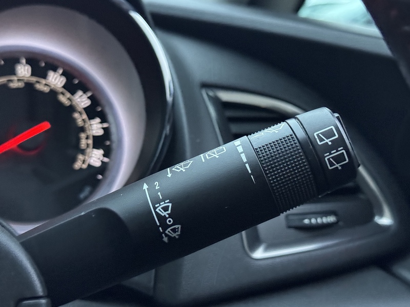 Vauxhall 1.6 16v SE Hatchback 5dr Petrol Manual Euro 5 (115 ps)