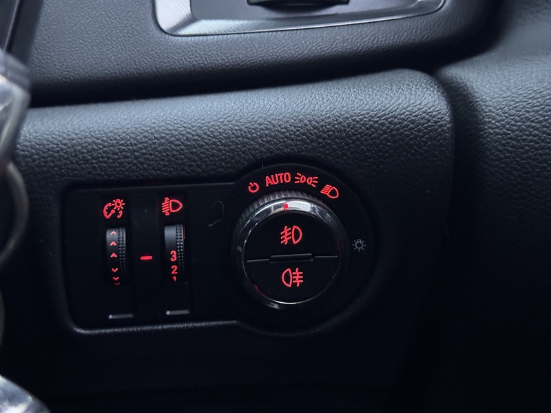 Vauxhall 1.6 16v SE Hatchback 5dr Petrol Manual Euro 5 (115 ps)