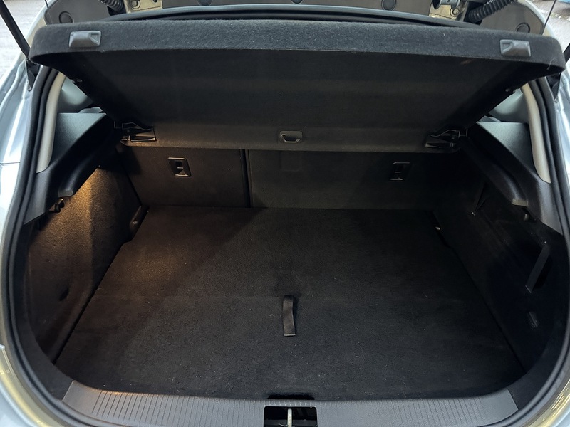 Vauxhall 1.6 16v SE Hatchback 5dr Petrol Manual Euro 5 (115 ps)