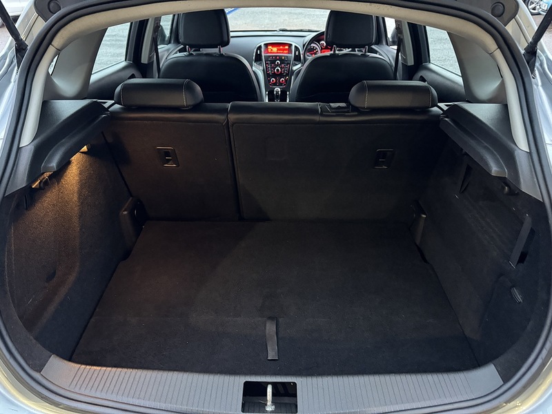 Vauxhall 1.6 16v SE Hatchback 5dr Petrol Manual Euro 5 (115 ps)