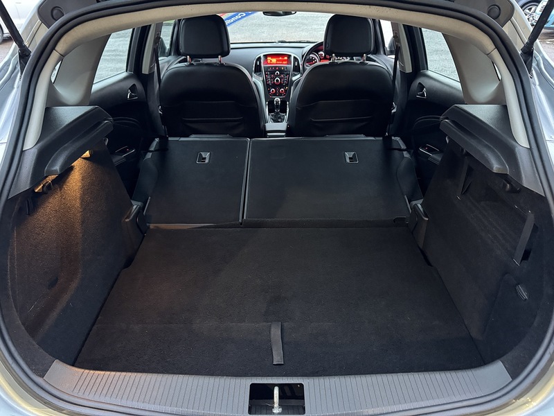 Vauxhall 1.6 16v SE Hatchback 5dr Petrol Manual Euro 5 (115 ps)