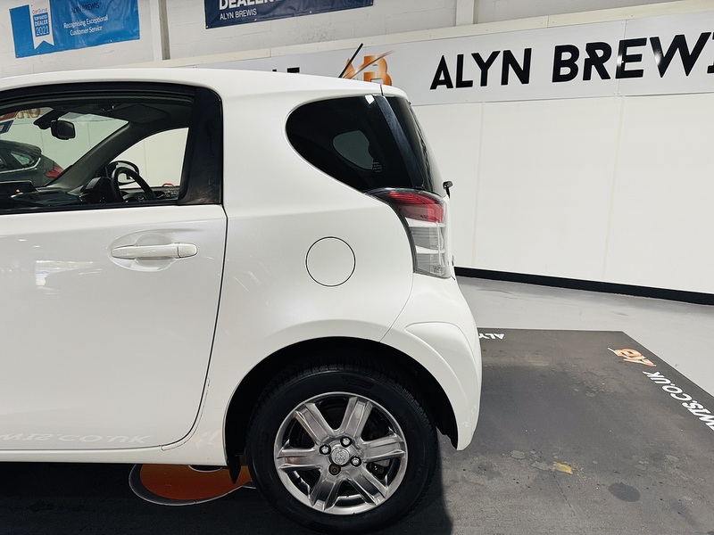 Toyota 1.0 VVT-i 2 Hatchback 3dr Petrol Manual Euro 5 (68 ps)