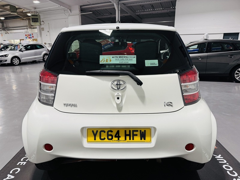 Toyota 1.0 VVT-i 2 Hatchback 3dr Petrol Manual Euro 5 (68 ps)