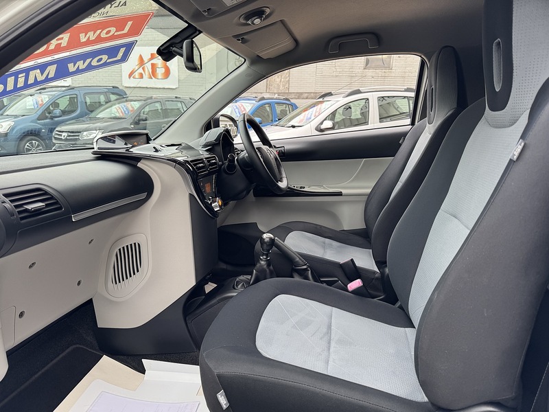 Toyota 1.0 VVT-i 2 Hatchback 3dr Petrol Manual Euro 5 (68 ps)