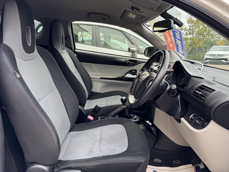 Toyota 1.0 VVT-i 2 Hatchback 3dr Petrol Manual Euro 5 (68 ps)