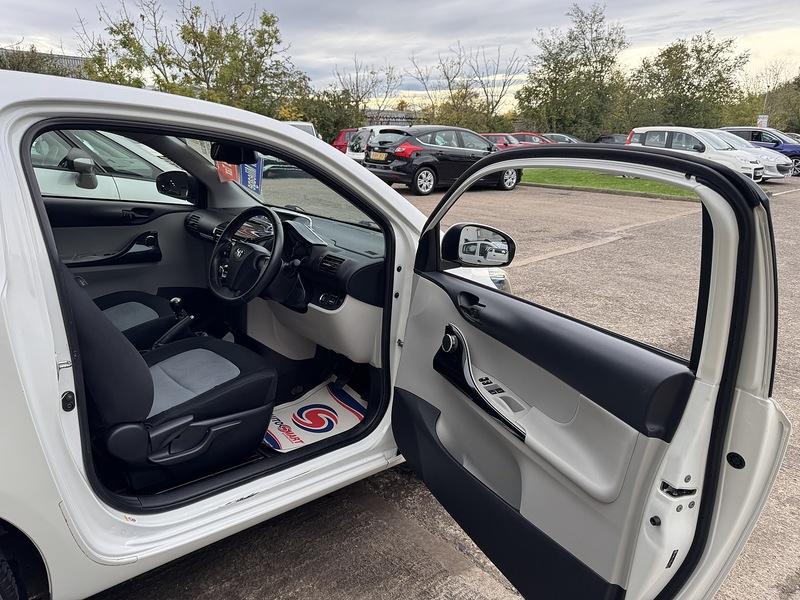 Toyota 1.0 VVT-i 2 Hatchback 3dr Petrol Manual Euro 5 (68 ps)