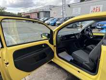 Volkswagen up! Look up!