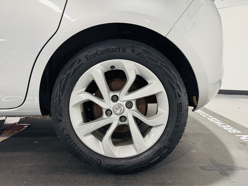 Vauxhall 1.4i SRi Nav Hatchback 5dr Petrol Manual Euro 6 (s/s) (90 ps)