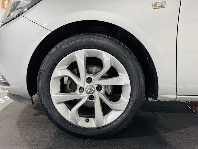 Vauxhall 1.4i SRi Nav Hatchback 5dr Petrol Manual Euro 6 (s/s) (90 ps)