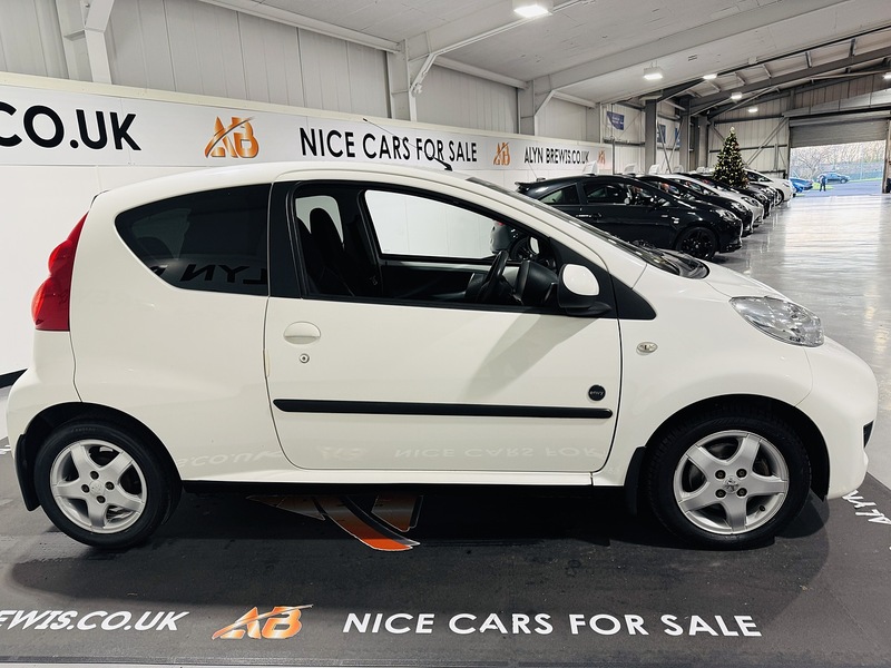 Peugeot 1.0 12V Envy Hatchback 3dr Petrol Manual Euro 5 (68 ps)