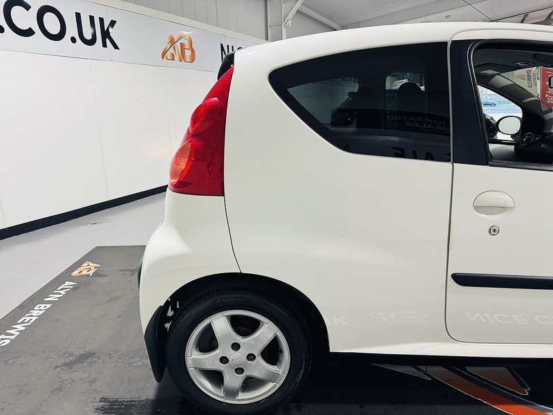 Peugeot 1.0 12V Envy Hatchback 3dr Petrol Manual Euro 5 (68 ps)