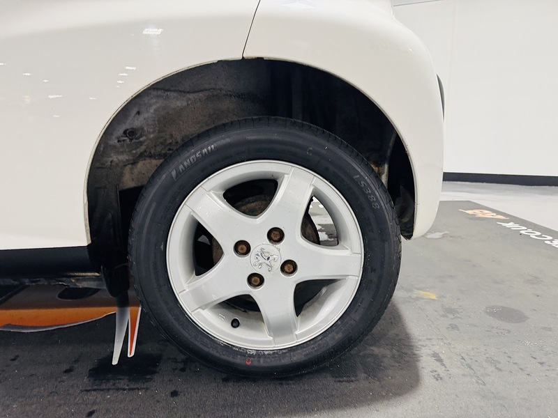 Peugeot 1.0 12V Envy Hatchback 3dr Petrol Manual Euro 5 (68 ps)