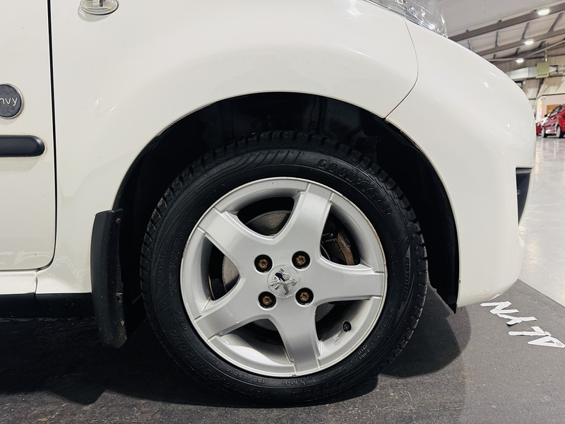 Peugeot 1.0 12V Envy Hatchback 3dr Petrol Manual Euro 5 (68 ps)