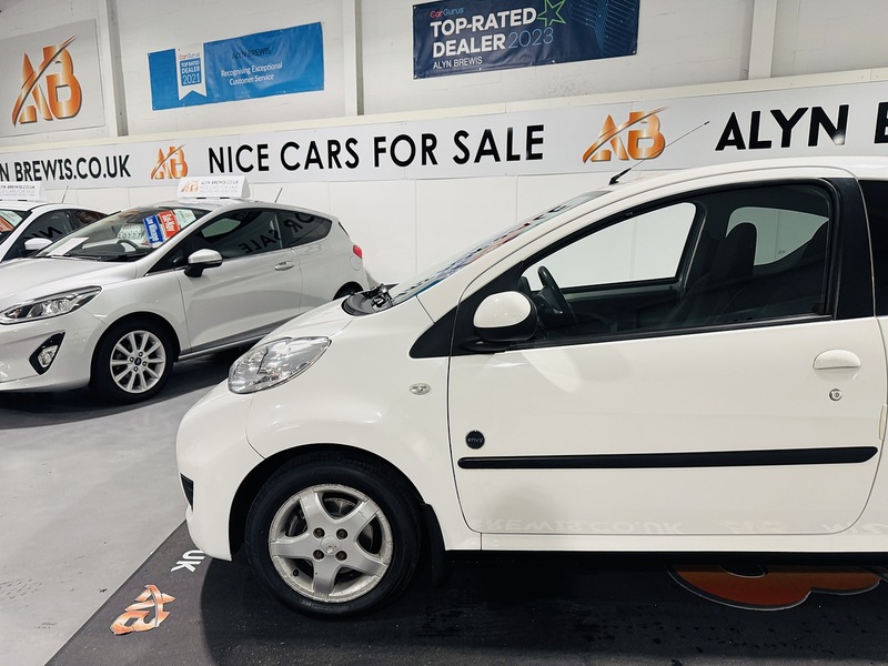 Peugeot 1.0 12V Envy Hatchback 3dr Petrol Manual Euro 5 (68 ps)