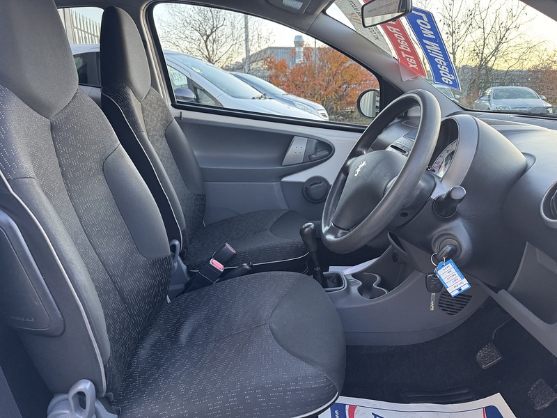 Peugeot 1.0 12V Envy Hatchback 3dr Petrol Manual Euro 5 (68 ps)