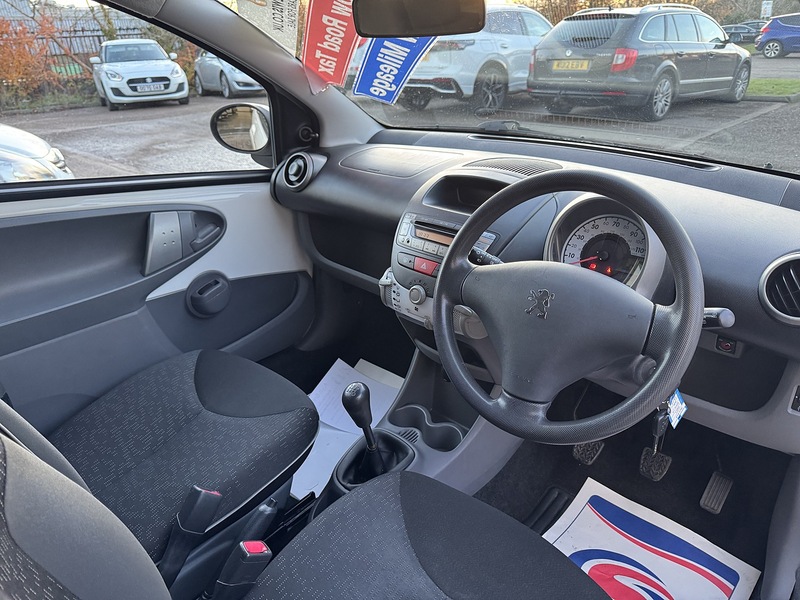 Peugeot 1.0 12V Envy Hatchback 3dr Petrol Manual Euro 5 (68 ps)