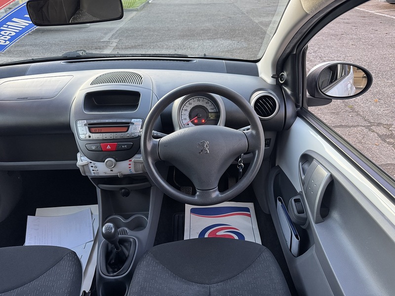 Peugeot 1.0 12V Envy Hatchback 3dr Petrol Manual Euro 5 (68 ps)