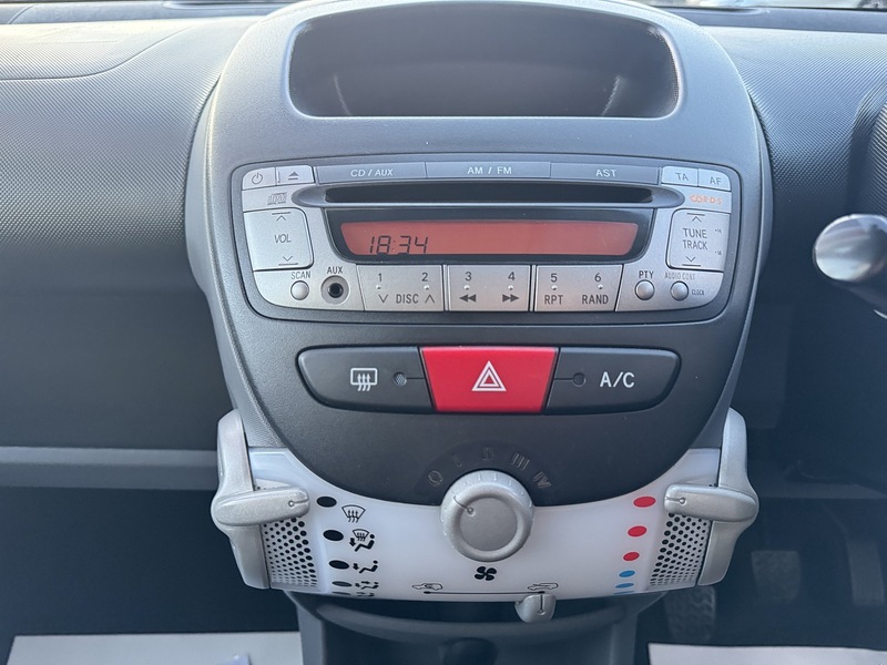 Peugeot 1.0 12V Envy Hatchback 3dr Petrol Manual Euro 5 (68 ps)