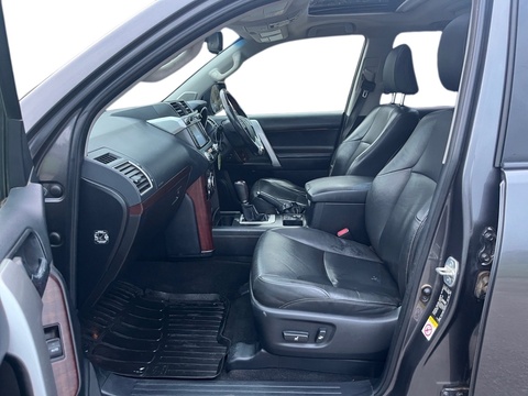 3.0 D-4D Invincible SUV 5dr Diesel Auto 4WD Euro 5 (7 Seats) (190 ps)