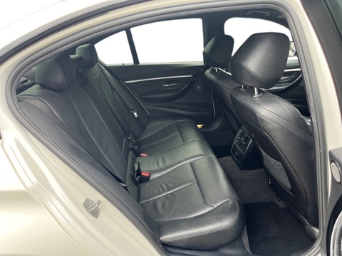 3.0 330d M Sport Shadow Edition Saloon 4dr Diesel Auto Euro 6 (s/s) (258 ps)