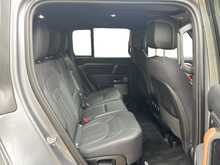 Land Rover Defender 130 P400 MHEV X
