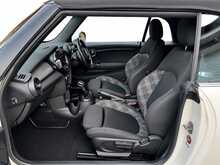 MINI Convertible Cooper (Auto)