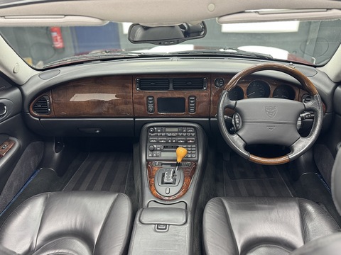 4.2 Supercharged Convertible 2dr Petrol Automatic (304 g/km, 400 bhp)