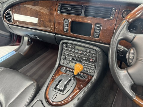 4.2 Supercharged Convertible 2dr Petrol Automatic (304 g/km, 400 bhp)