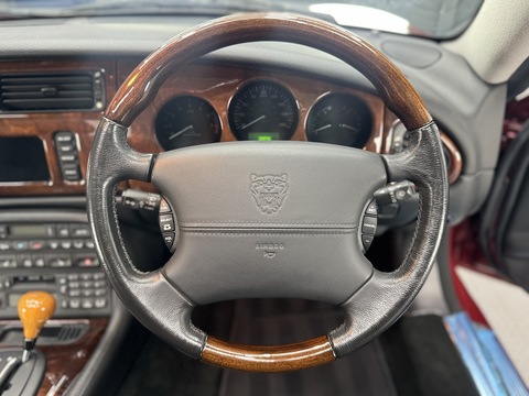 4.2 Supercharged Convertible 2dr Petrol Automatic (304 g/km, 400 bhp)