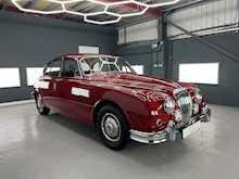 Daimler 250 V8 