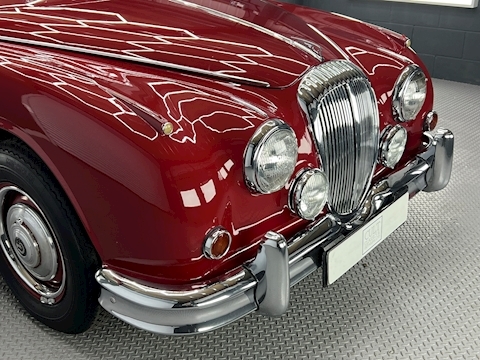V8 2.5 4dr Saloon Automatic Petrol