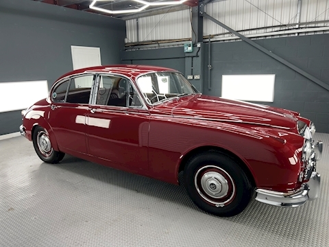 V8 2.5 4dr Saloon Automatic Petrol