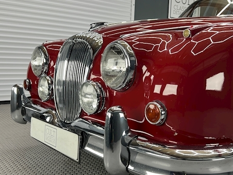 V8 2.5 4dr Saloon Automatic Petrol